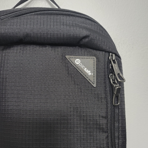 Pacsafe vibe sling bag  backpack black - Picture 2 of 10